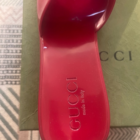 GUCCI REF RUBBER LOGO PLATFORM SLIDE SANDALS - Picture 5 of 8